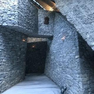 石の教会3 奥の扉をあけると教会の中になります