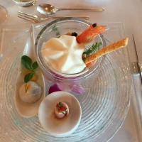 盛り付けも素敵な前菜です