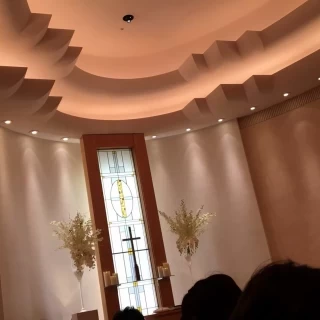 挙式会場の照明は調整できるそうです。お任せしていました。