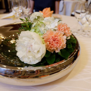 テーブル装花
水を張った盆にお花を浮かべてあり、珍しかった