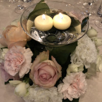 テーブルの装花が素敵でした！キャンドルが浮いてます。