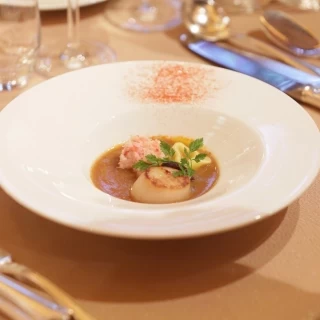 ホタテのポワレと魚介のスープ仕立て