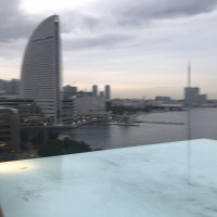 屋上に浅いプール有！
角度によって海に浮いてる写真撮れます