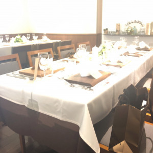 披露宴会場の雰囲気、テーブル。シンプルで綺麗|533920さんのENCUEIL(アンクィール)の写真(863816)