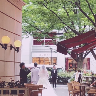 カフェを抜けて大通りに歩いていきます。