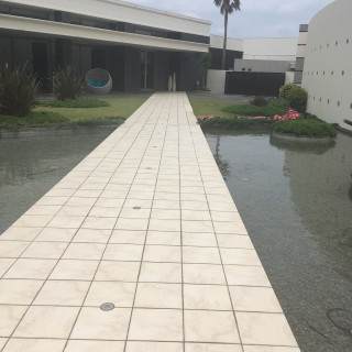 サイドの池に何か浮かべたりして、アレンジしていいそうです。