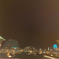 デッキガーデンの海側の夜景の眺望（オリエンタルホテル側）