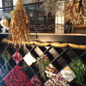 レストラン階段上にある飾り付けの内装|533976さんのLUGALIS(ウエディング取扱終了)の写真(1011469)