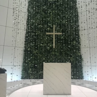 透明感とグリーンがある挙式会場