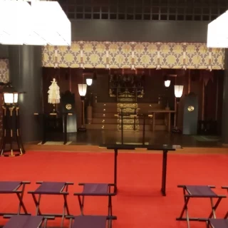 荘厳。