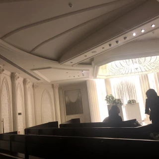 チャペル1番うしろからみた写真2