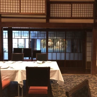 披露宴会場からキッチンが見えます