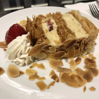 こちらの会場でとても有名なケーキです。美味しかった！