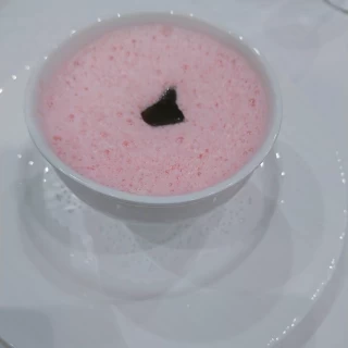 味とピンクの見た目のギャップに驚かされました