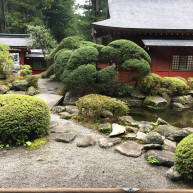 二荒山神社の控え室前の日本庭園