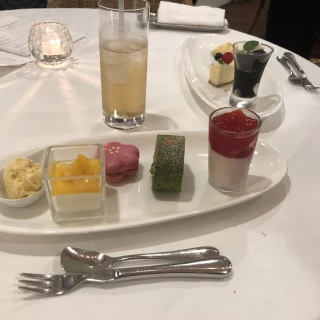 試食会にて
デザートビュッフェ