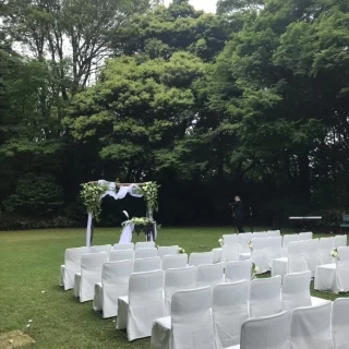ガーデンウエディングながら、カジュアルになり過ぎません