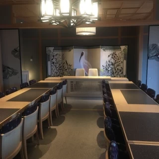 シックで落ち着きのある会場。茶室あり。