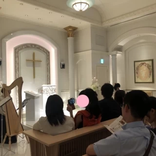 私達は挙式はしていませんが、チャペルは白を基調としています。