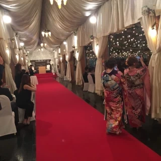 会場内レッドカーペット 夜