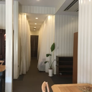 奥の道は挙式会場に繋がっています|534900さんのGRAND-CIEL OKAZAKI（グランシェル岡崎）の写真(820873)