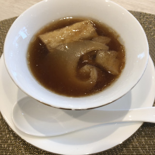 フカヒレとアワビのスープ。とっても気に入った。美味しかった。