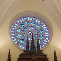 バラ窓のステンドグラス