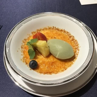 デザートのクリームブリュレ
