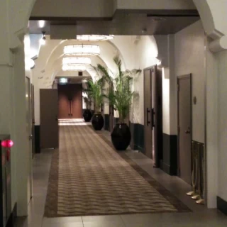 重厚感ある廊下です