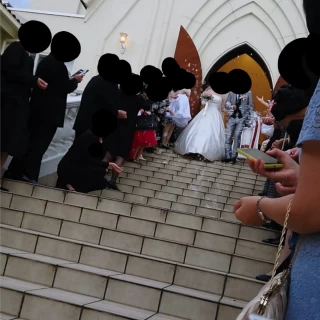 フラワーシャワー＆シャボン玉で新郎新婦をお祝い