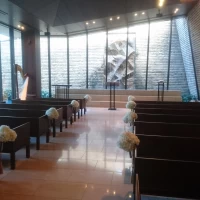 茶色を基調とした挙式会場です。