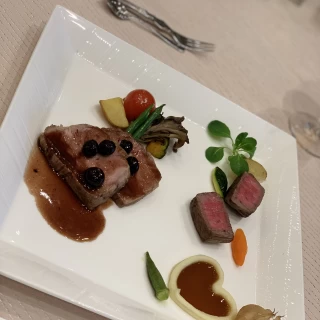 国産ポークのブルーベリーソース
かけ