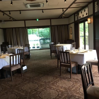 ゲストとの距離が近いです