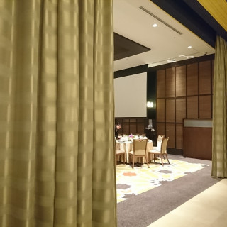 LUNA HALLはバースペースと会場の間にカーテンが。