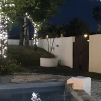 夜のプール