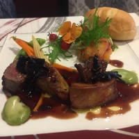 お肉が柔らかく、トリュフのソースがおいしかったです。