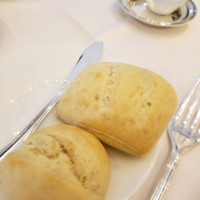 フォカッチャと米粉のパン　ホイップバターも美味しかった。