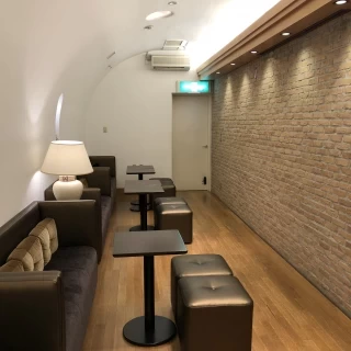 親族の控え室です。写真に写ってない部分にも空間があります。
