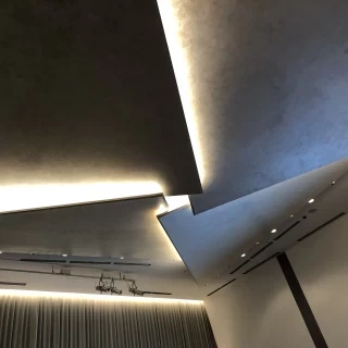 天井がプレゼントボックスをイメージしているそうです
