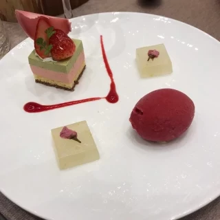 デザートも季節感があり、美味しかったです。