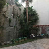 滝が流れるガーデン
