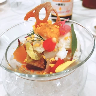 見た目も味も抜群のパフェスタイル前菜です。