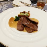 肉料理。ソースも美味しかったです。