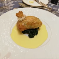 魚料理。パイ包みであたたかく、美味しかったです。