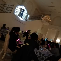 披露宴中、階段を使った演出をしていました