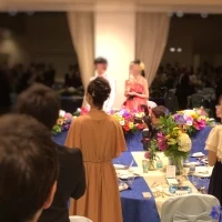 メイン席の後ろには大きな窓があります