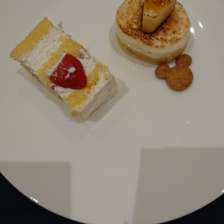 ウエディングケーキとデザート