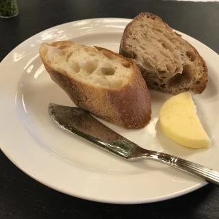 バターは隣と分け合う方式