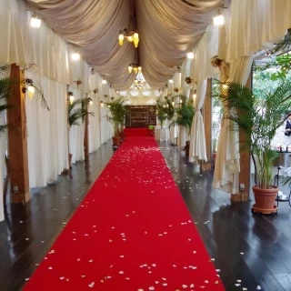 披露宴会場内チャペル