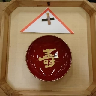 一人ずつ準備されてます。
場所は料亭本格的な神前式です。